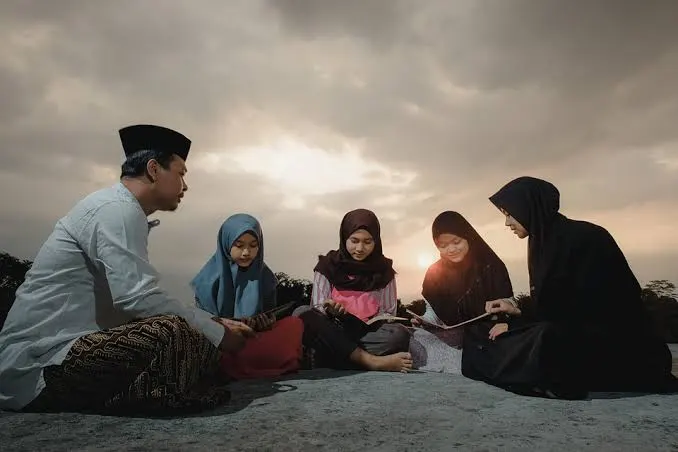 Spiritualitas Bukan Cuma Tentang Bahagia: 6 Kebenaran yang Jarang Dibahas di Indonesia