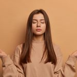 Latihan Meditasi untuk Pemula Hadir di Tengah Kesibukan